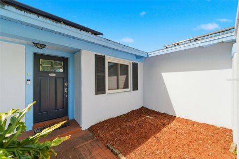 House in Palm Harbor, Florida 4 bedrooms, 152.73 sq.m. № 2213999 - photo 7
