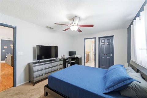 House in Palm Harbor, Florida 4 bedrooms, 152.73 sq.m. № 2213999 - photo 26