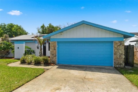 House in Palm Harbor, Florida 4 bedrooms, 152.73 sq.m. № 2213999 - photo 2