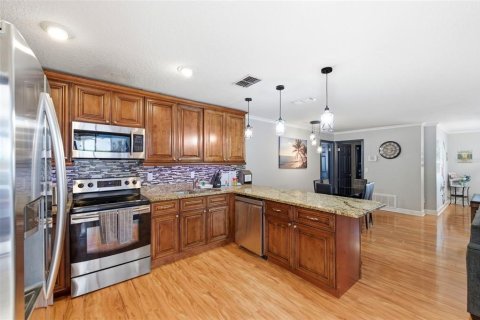 House in Palm Harbor, Florida 4 bedrooms, 152.73 sq.m. № 2213999 - photo 22