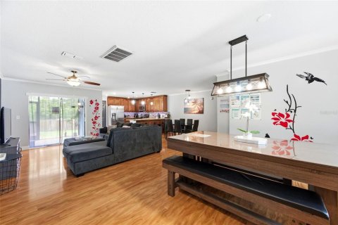 House in Palm Harbor, Florida 4 bedrooms, 152.73 sq.m. № 2213999 - photo 8