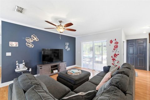 House in Palm Harbor, Florida 4 bedrooms, 152.73 sq.m. № 2213999 - photo 12