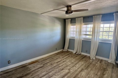 Condo in Pompano Beach, Florida, 2 bedrooms  № 1956889 - photo 3