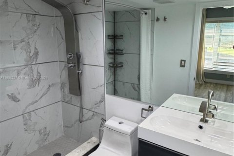 Condo in Pompano Beach, Florida, 2 bedrooms  № 1956889 - photo 6