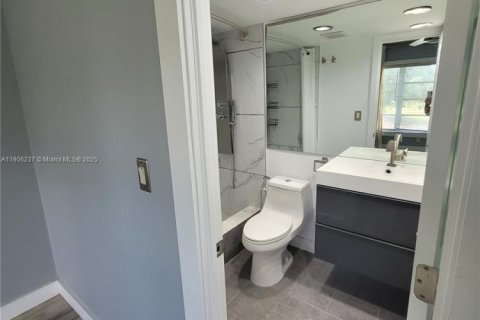 Condominio en venta en Pompano Beach, Florida, 2 dormitorios, 102.19 m2 № 1956889 - foto 17