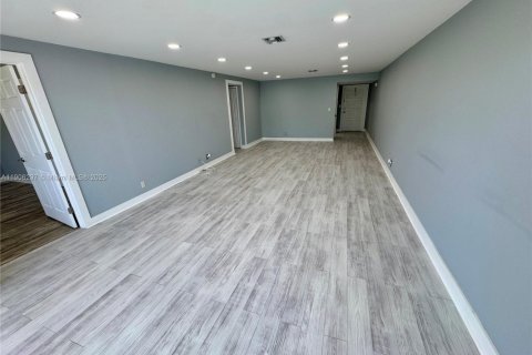 Condo in Pompano Beach, Florida, 2 bedrooms  № 1956889 - photo 7