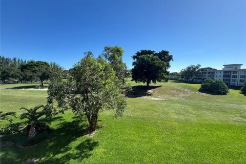 Condo in Pompano Beach, Florida, 2 bedrooms  № 1956889 - photo 10