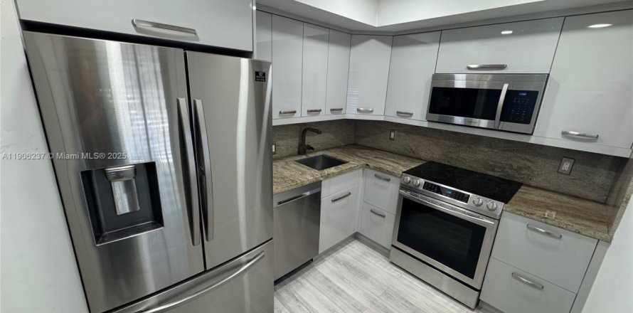 Condo in Pompano Beach, Florida, 2 bedrooms  № 1956889