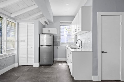 Снять в аренду кондоминиум в Майами-Бич, Флорида 1 спальня, № 1820098 - фото 3