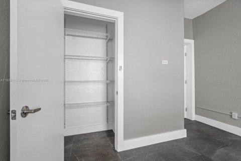 Снять в аренду кондоминиум в Майами-Бич, Флорида 1 спальня, № 1820098 - фото 10