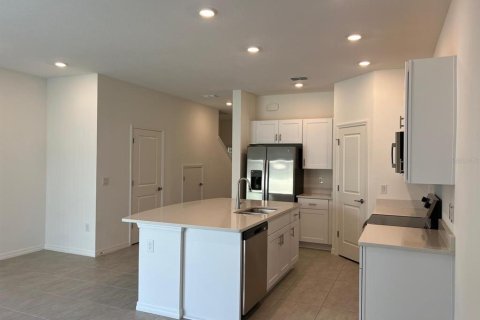 Townhouse in Davenport, Florida 3 bedrooms, 127.55 sq.m. № 1913856 - photo 4