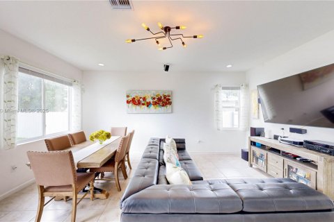 House in Homestead, Florida 4 bedrooms, 204.76 sq.m. № 1970967 - photo 11