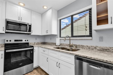 Condo in Punta Gorda, Florida, 1 bedroom № 2234659 - photo 18