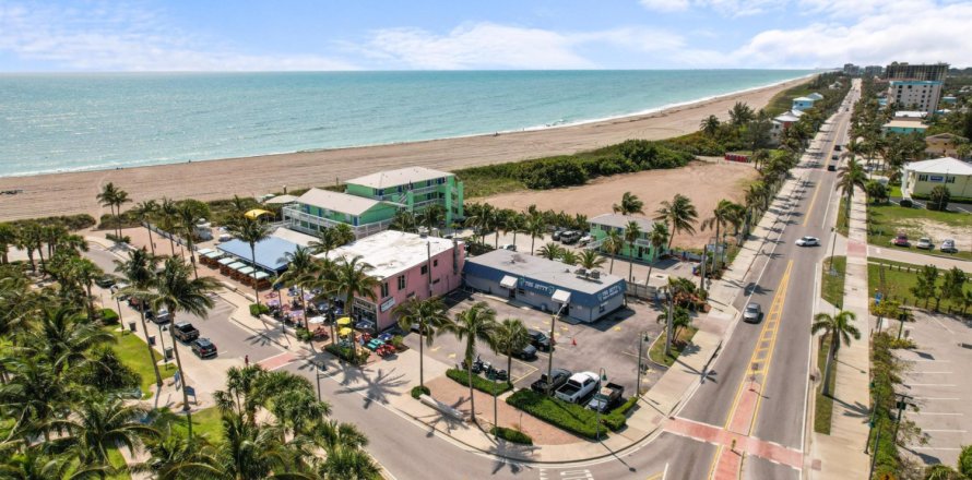 Commercial property in Fort Pierce, Florida 2 bedrooms, 102.19 sq.m. № 754712
