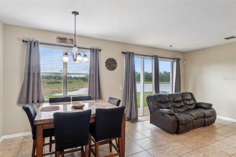 House in Orlando, Florida 4 bedrooms, 251.95 sq.m. № 2166554 - photo 9