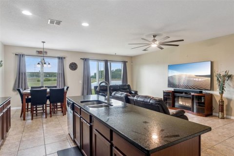 House in Orlando, Florida 4 bedrooms, 251.95 sq.m. № 2166554 - photo 8