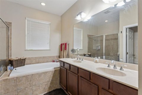 House in Orlando, Florida 4 bedrooms, 251.95 sq.m. № 2166554 - photo 17