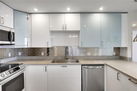 Copropriété à vendre à Sunny Isles Beach, Floride: 2 chambres, 126.07 m2 № 2084861 - photo 6