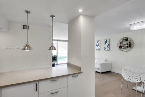 Copropriété à vendre à Sunny Isles Beach, Floride: 2 chambres, 126.07 m2 № 2084861 - photo 8