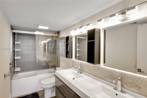 Copropriété à vendre à Sunny Isles Beach, Floride: 2 chambres, 126.07 m2 № 2084861 - photo 28