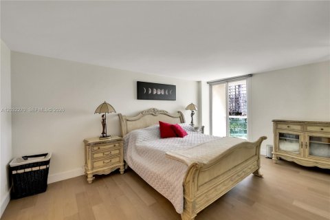 Copropriété à vendre à Sunny Isles Beach, Floride: 2 chambres, 126.07 m2 № 2084861 - photo 25