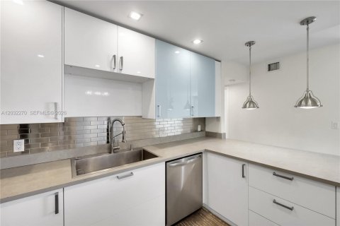 Copropriété à vendre à Sunny Isles Beach, Floride: 2 chambres, 126.07 m2 № 2084861 - photo 7