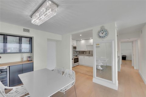 Copropriété à vendre à Sunny Isles Beach, Floride: 2 chambres, 126.07 m2 № 2084861 - photo 3