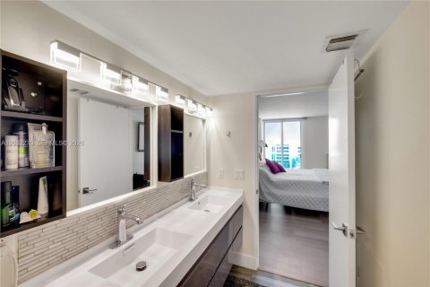 Copropriété à vendre à Sunny Isles Beach, Floride: 2 chambres, 126.07 m2 № 2084861 - photo 29