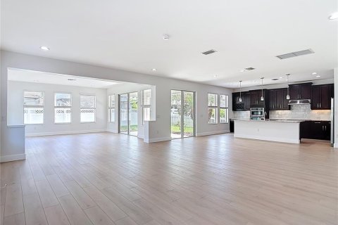 House in Wesley Chapel, Florida 4 bedrooms, 299.24 sq.m. № 2096689 - photo 13
