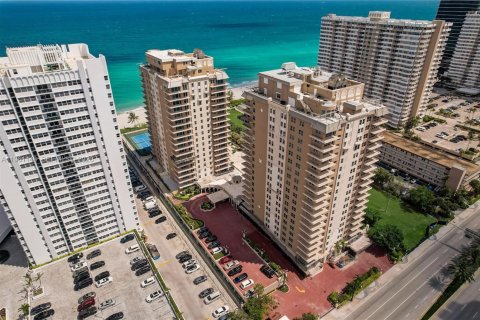 Condo à Hallandale Beach, Floride, 2 chambres  № 2022018