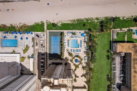 Copropriété à louer à Hallandale Beach, Floride: 2 chambres, 181.62 m2 № 2022018 - photo 14