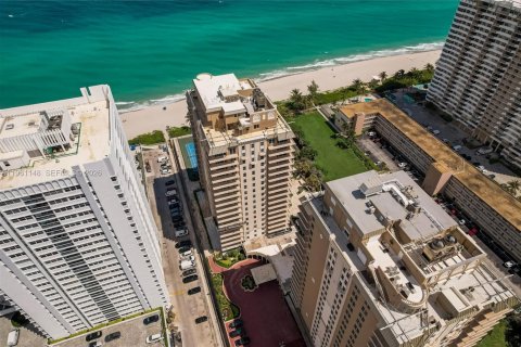 Copropriété à louer à Hallandale Beach, Floride: 2 chambres, 181.62 m2 № 2022018 - photo 8