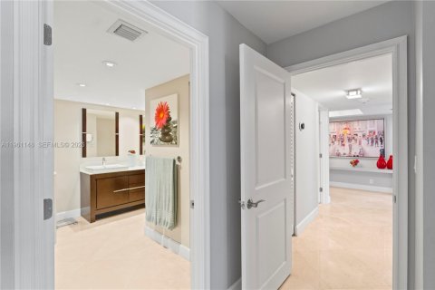 Copropriété à louer à Hallandale Beach, Floride: 2 chambres, 181.62 m2 № 2022018 - photo 25