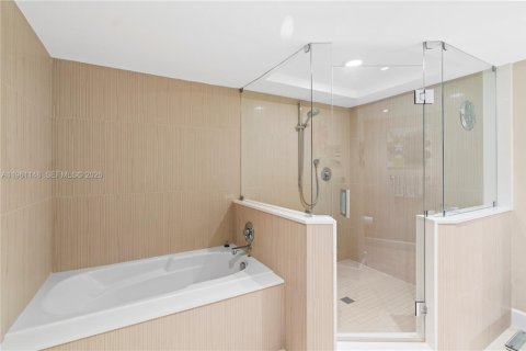 Copropriété à louer à Hallandale Beach, Floride: 2 chambres, 181.62 m2 № 2022018 - photo 23