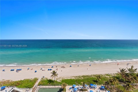 Copropriété à louer à Hallandale Beach, Floride: 2 chambres, 181.62 m2 № 2022018 - photo 3