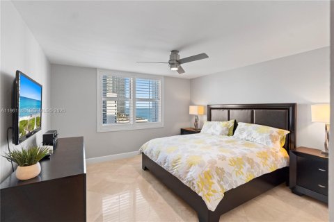Copropriété à louer à Hallandale Beach, Floride: 2 chambres, 181.62 m2 № 2022018 - photo 19