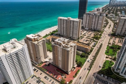 Copropriété à louer à Hallandale Beach, Floride: 2 chambres, 181.62 m2 № 2022018 - photo 13