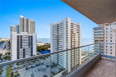 Copropriété à louer à Hallandale Beach, Floride: 2 chambres, 181.62 m2 № 2022018 - photo 27