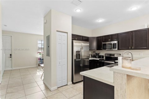 Adosado en venta en Homestead, Florida, 2 dormitorios, 113.71 m2 № 1970239 - foto 8