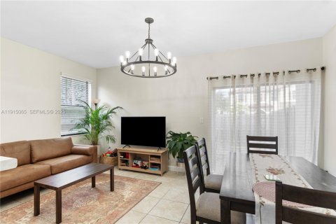 Adosado en venta en Homestead, Florida, 2 dormitorios, 113.71 m2 № 1970239 - foto 11