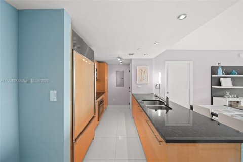 Condo in Miami Beach, Florida, 2 bedrooms  № 1694860 - photo 3