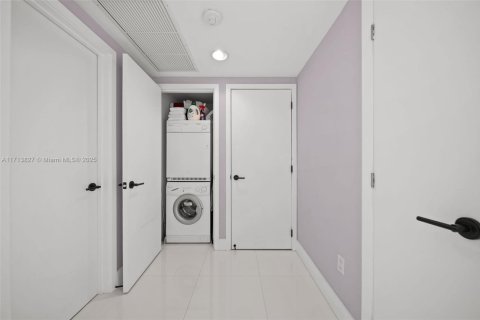 Condo in Miami Beach, Florida, 2 bedrooms  № 1694860 - photo 26