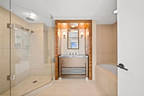Condo in Miami Beach, Florida, 2 bedrooms  № 1694860 - photo 15