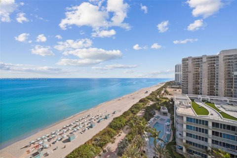 Condo in Miami Beach, Florida, 2 bedrooms  № 1694860 - photo 22
