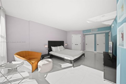 Condo in Miami Beach, Florida, 2 bedrooms  № 1694860 - photo 13