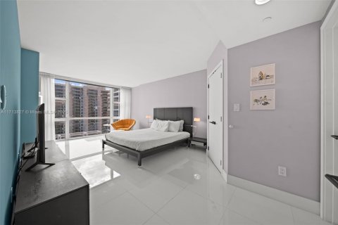 Condo in Miami Beach, Florida, 2 bedrooms  № 1694860 - photo 11