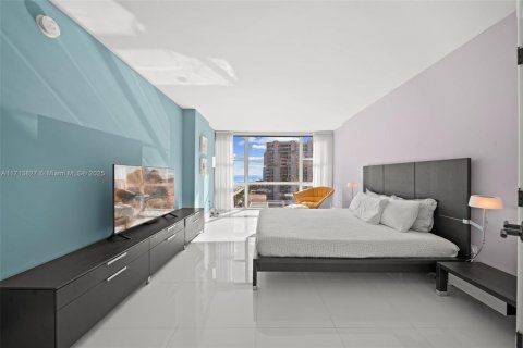 Condo in Miami Beach, Florida, 2 bedrooms  № 1694860 - photo 12