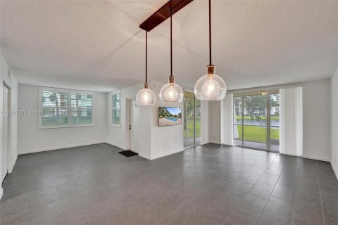 Copropriété à vendre à Davie, Floride: 3 chambres, 117.06 m2 № 2062370 - photo 11