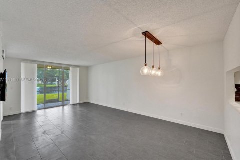 Copropriété à vendre à Davie, Floride: 3 chambres, 117.06 m2 № 2062370 - photo 10