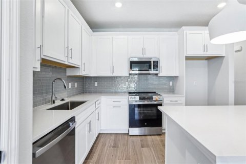 Townhouse in Tampa, Florida 3 bedrooms, 144.65 sq.m. № 1773699 - photo 15
